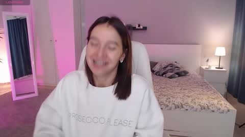 Snapshot of bellla_haddid chatting on September 2025 01:10:01 AM Bella online show from September 2025 01:10:01 AM