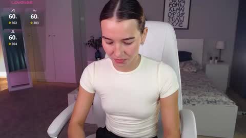 Snapshot of bellla_haddid chatting on October 2025 01:15:01 AM Bella online show from October 2025 01:15:01 AM