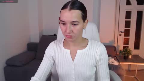 Snapshot of bellla_haddid chatting on October 2025 01:17:02 AM Bella online show from October 2025 01:17:02 AM