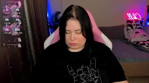 LinaBoo online show from November 2025 04:51:02 PM