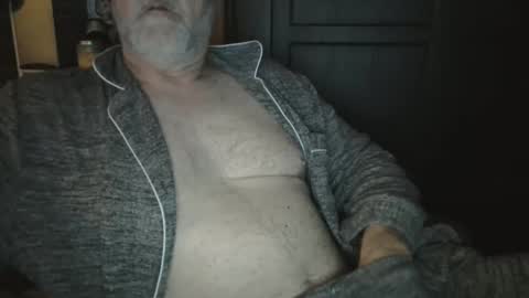 Snapshot of bendrinkin chatting on December 2024 10:12:01 AM bendrinkin online show from December 2024 10:12:01 AM