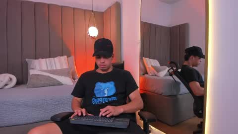BENJAMIN online show from May 2026 03:04:02 AM