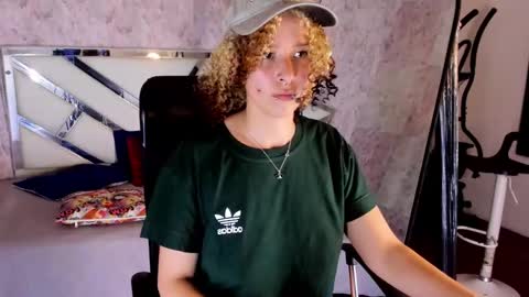 benny_wilson online show from November 2025 04:01:02 AM