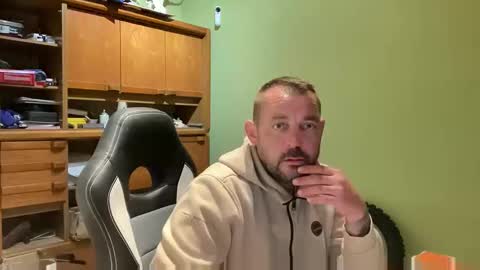 Snapshot of benochau chatting on April 2026 02:49:02 AM benochau online show from April 2026 02:49:02 AM