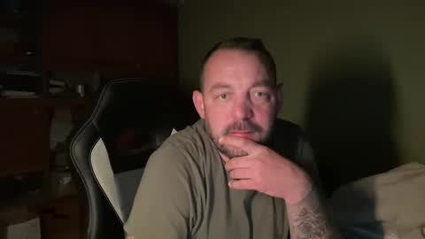 Snapshot of benochau chatting on April 2026 10:37:02 PM benochau online show from April 2026 10:37:02 PM