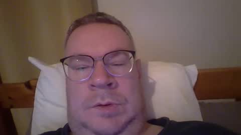 SimonJones2000 online show from April 2026 10:14:02 PM