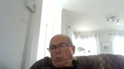 bernard1102 online show from April 2026 02:13:02 PM