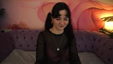 Snapshot of berrydiva chatting on November 2025 09:42:02 PM Violette online show from November 2025 09:42:02 PM