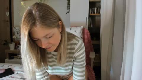 Vicky   online show from January 2025 07:07:01 PM