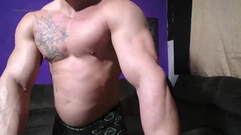 Snapshot of bestmuscle chatting on December 2024 01:18:02 AM bestmuscle online show from December 2024 01:18:02 AM