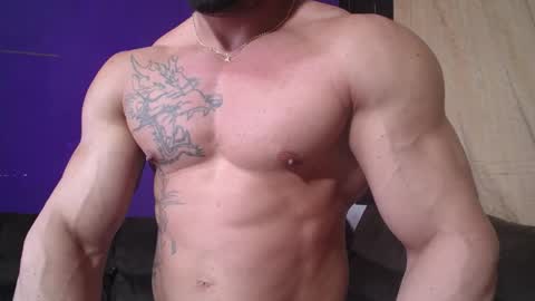 Snapshot of bestmuscle chatting on December 2024 08:04:01 PM bestmuscle online show from December 2024 08:04:01 PM