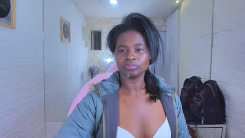 Snapshot of betany_grey chatting on February 2026 05:25:01 AM Betaby grey online show from February 2026 05:25:01 AM