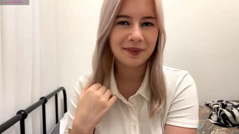 BlondeReka ITS MY 1st DAY HERE online show from November 2025 12:48:01 PM