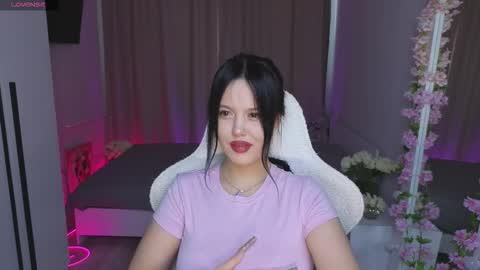 Snapshot of betty__davvis chatting on October 2025 01:52:01 PM Betty online show from October 2025 01:52:01 PM