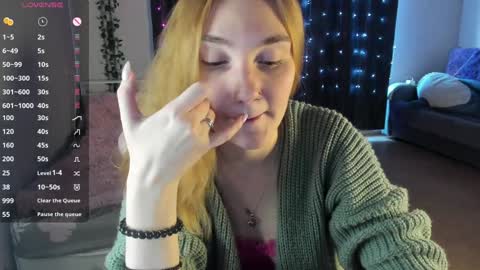 Snapshot of betty_witchy chatting on February 2025 05:07:02 AM Dory make me happier online show from February 2025 05:07:02 AM