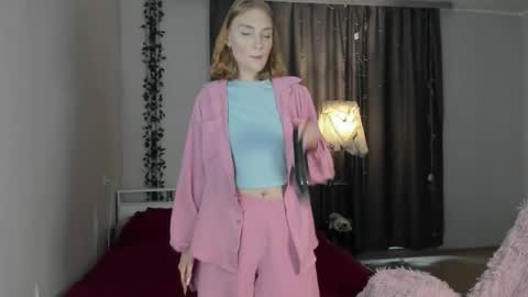 Snapshot of betty_witchy chatting on September 2025 02:44:02 AM Dory make me happier online show from September 2025 02:44:02 AM