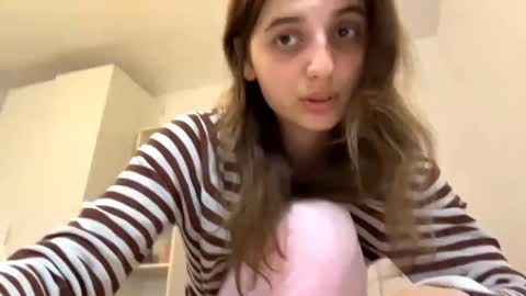 Snapshot of beulahweikert chatting on May 2026 05:51:01 PM Lina online show from May 2026 05:51:01 PM