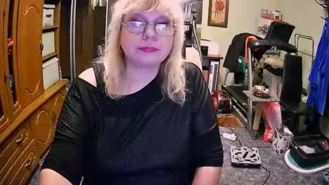 BeverlyCynia online show from September 2025 03:39:02 PM