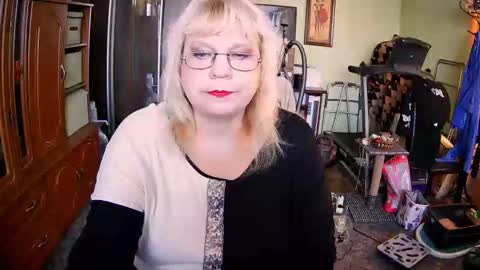 BeverlyQCynia online show from October 2025 11:08:02 AM