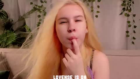 Snapshot of bezuya chatting on November 2025 01:04:02 AM Eliz online show from November 2025 01:04:02 AM