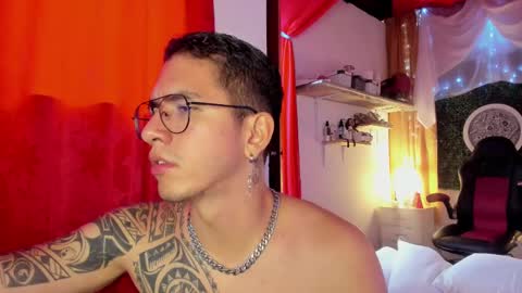 Snapshot of bianca_and_maxwell chatting on February 2025 04:52:01 PM bianca and maxwell online show from February 2025 04:52:01 PM