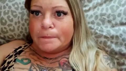 Snapshot of bigblueeyesmomma chatting on December 2024 11:19:01 PM Tiffany online show from December 2024 11:19:01 PM