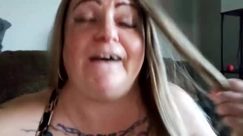 Snapshot of bigblueeyesmomma chatting on March 2025 12:28:02 AM Tiffany online show from March 2025 12:28:02 AM