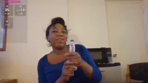 Snapshot of bigboobs_bouncin chatting on December 2024 05:12:01 PM Ashley online show from December 2024 05:12:01 PM