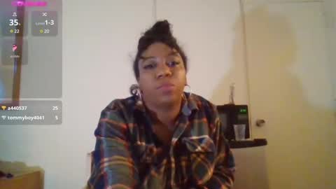 Snapshot of bigboobs_bouncin chatting on December 2024 09:28:01 PM Ashley online show from December 2024 09:28:01 PM