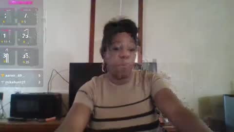 Snapshot of bigboobs_bouncin chatting on December 2024 08:35:01 AM Ashley online show from December 2024 08:35:01 AM