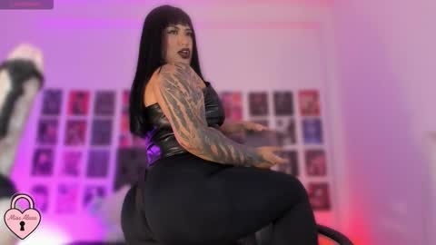 Snapshot of bigboobs_cloe chatting on October 2025 04:57:02 AM bigboobs cloe online show from October 2025 04:57:02 AM