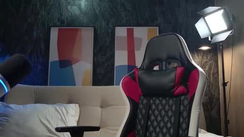 Snapshot of bigboottyxxx chatting on November 2025 02:34:01 AM kyra Moor online show from November 2025 02:34:01 AM