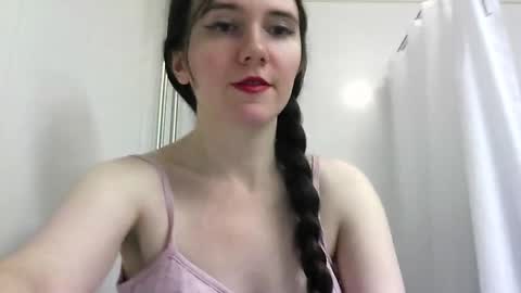 Isabella online show from September 2025 08:32:01 PM