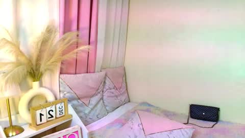 HOLLY online show from December 2025 11:28:01 AM