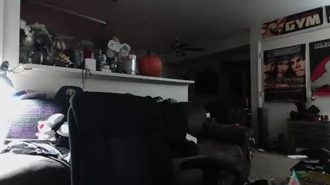 biggerisbetter21 online show from October 2025 10:49:01 AM