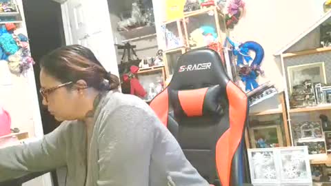 the Mini mami online show from January 2026 12:08:02 PM