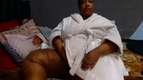 Snapshot of bigsuperbutt chatting on June 2026 08:24:01 PM bigsuperbutt online show from June 2026 08:24:01 PM