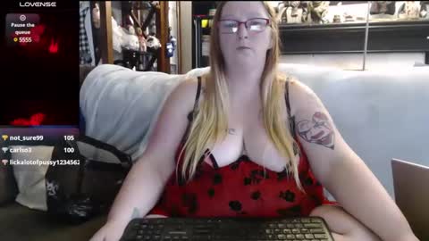 Snapshot of bigtitsgirl9991 chatting on December 2024 07:04:02 AM Kim online show from December 2024 07:04:02 AM