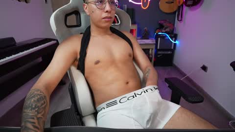 bigxboy96 online show from February 2025 07:40:01 AM