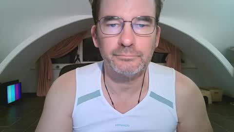bikertom1988 online show from December 2024 09:30:02 PM
