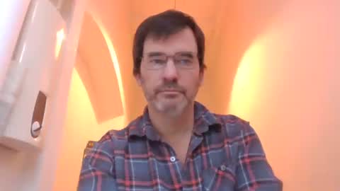 bikertom1988 online show from February 2025 04:14:02 PM