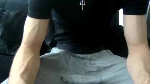 Snapshot of bimusician77 chatting on December 2024 05:04:01 PM bimusician77 online show from December 2024 05:04:01 PM