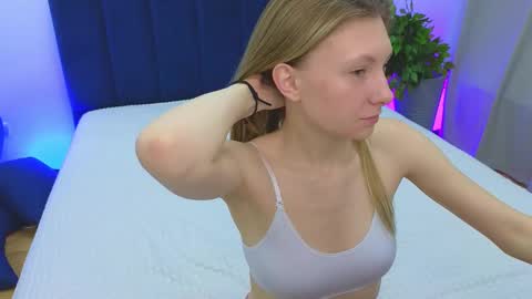 Julia online show from February 2025 02:14:01 AM