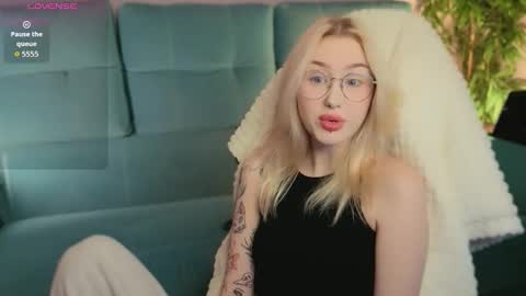 Julia online show from September 2025 02:33:02 AM