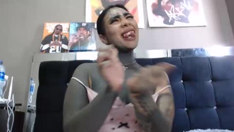 Snapshot of black_eyestattoo chatting on December 2024 01:32:01 PM karenth soto online show from December 2024 01:32:01 PM