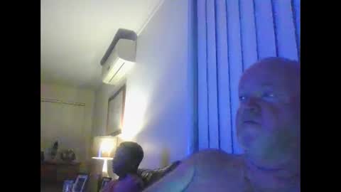 Snapshot of black_n_white4 chatting on March 2025 09:51:01 AM black_n_white4 online show from March 2025 09:51:01 AM