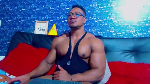 duglas online show from December 2025 07:18:01 PM