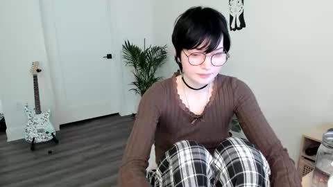 Ella online show from October 2025 03:34:01 PM