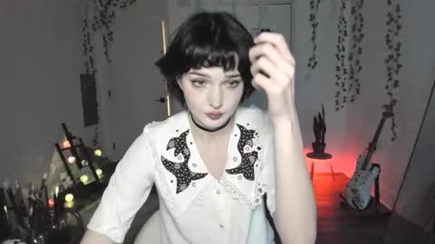 Ella online show from December 2025 06:33:01 AM