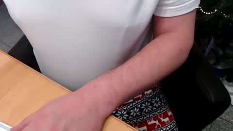 Snapshot of blackmusic chatting on December 2024 01:13:01 AM blackmusic online show from December 2024 01:13:01 AM